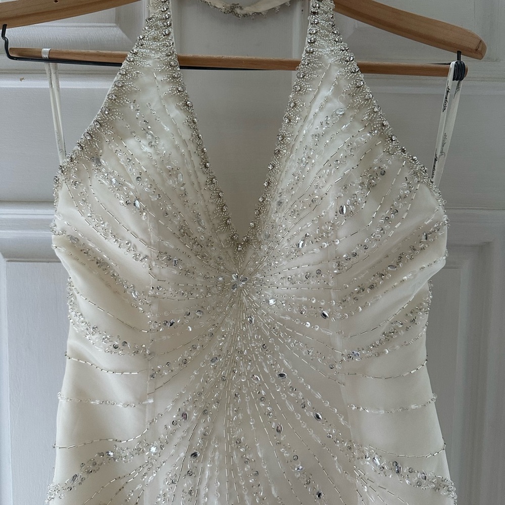 Elegant beaded ivory Wedding Dress with train - Picture 10 of 16